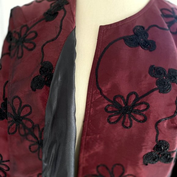 3 Sisters Jacket Womens Open Front Medium Red Black Embroidered Taffeta Coat - Picture 7 of 8